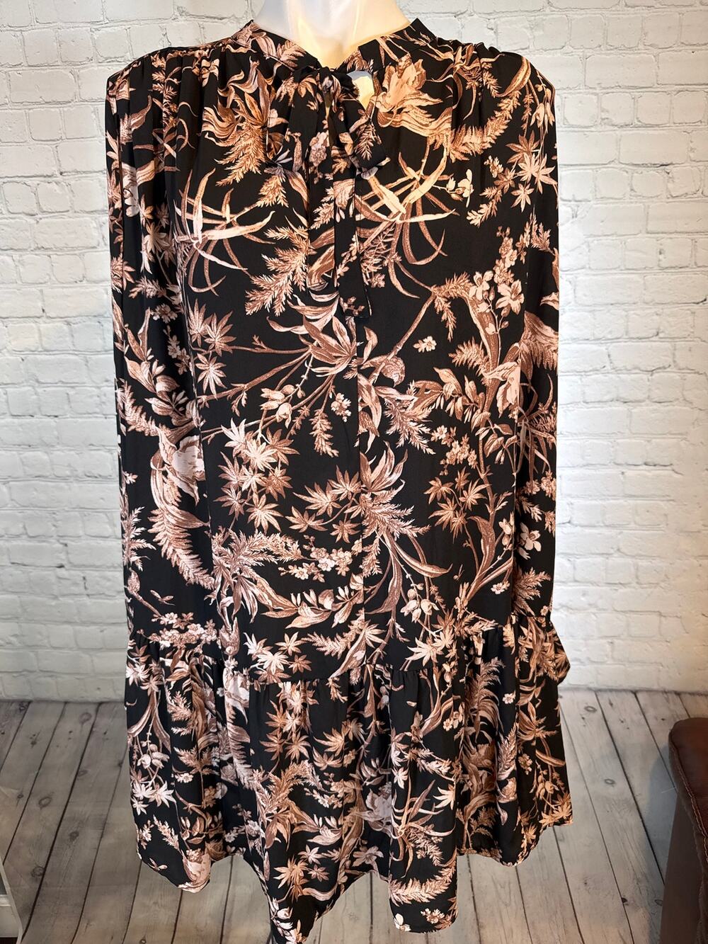 H&M Dress. XL Ruffle details. Floral. Black and Tan. Short